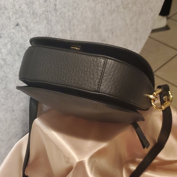 Vince Camuto Black purse with snake skin designed - Picture 8 of 8